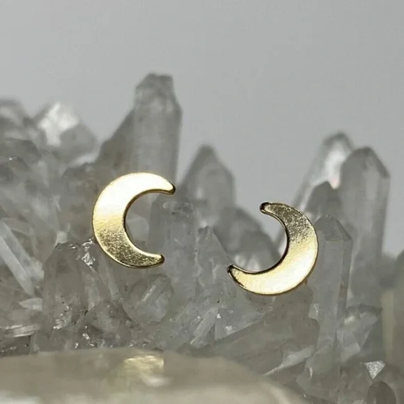 Smooth Crescent Moon Studs Earrings 14kt Gold Filled - Picture 1 of 1